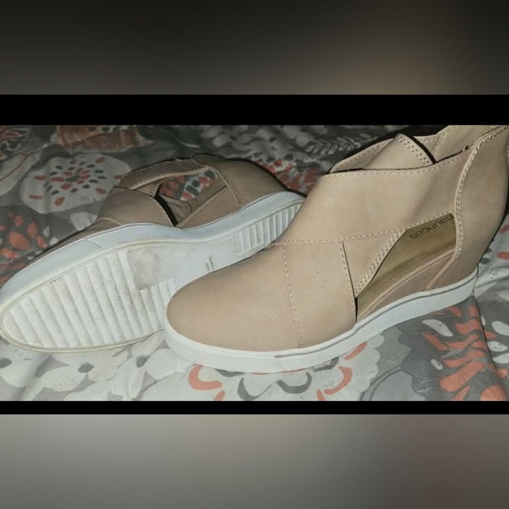 Maurices never worn 9.5 wedges
